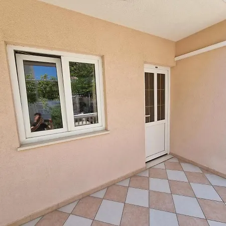 Apartment Luetic Makarska