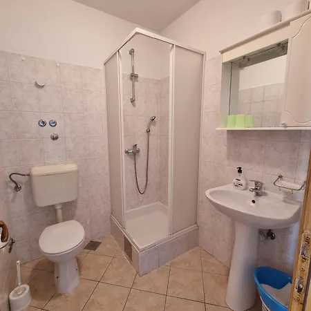 Apartment Luetic Makarska